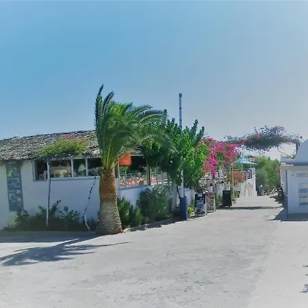 Ostello Santorini Camping&hostel *