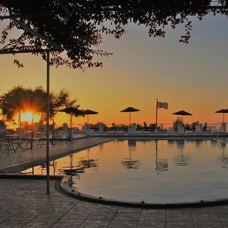 Santorini Camping&hostel Ostello