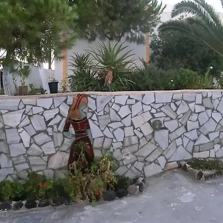 Santorini Camping&hostel *