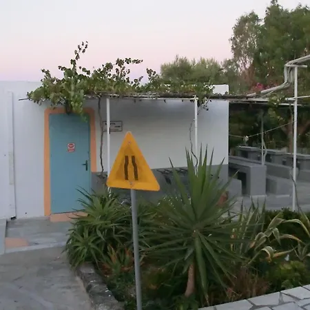 Santorini Camping&hostel Ostello