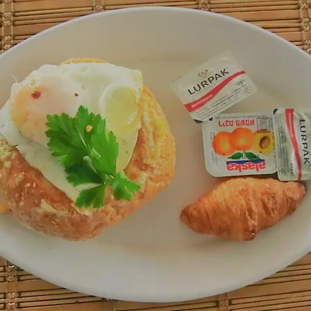 Santorini & Hostel *