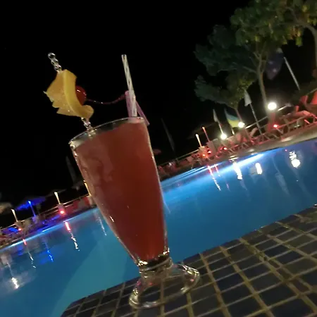 Hostel Santorini & *