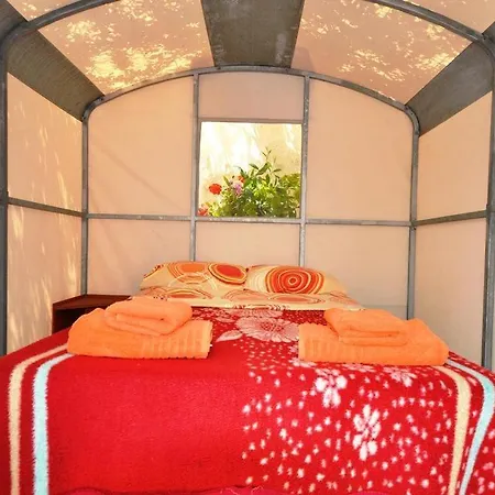 Santorini & Hostal