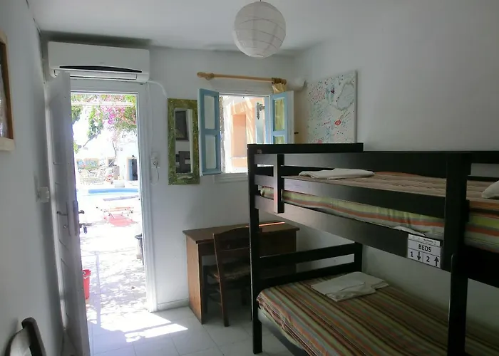 Santorini & Hostel *