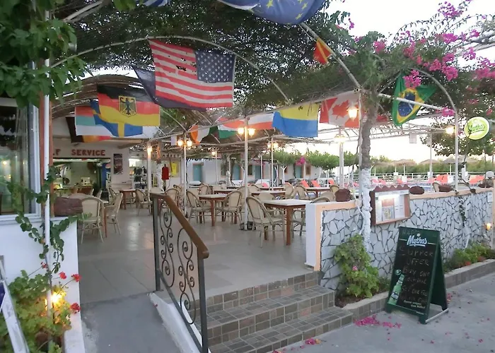 Hostel Santorini & Φηρά