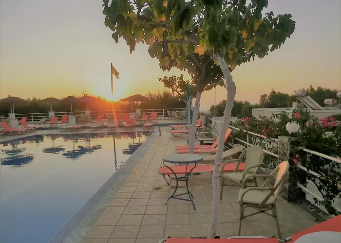 Hostel Santorini & *