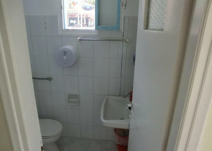 Hostel Santorini & *