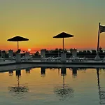 Santorini & Hostel *