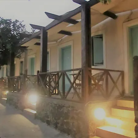 אכסניה Santorini & *