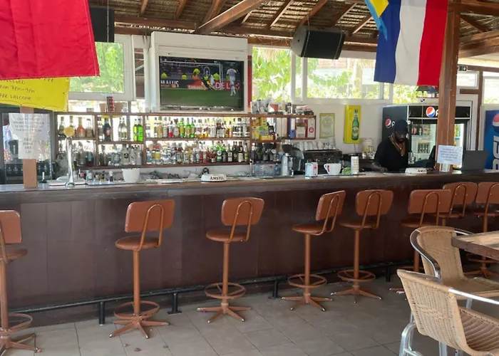 Hostel Santorini & *