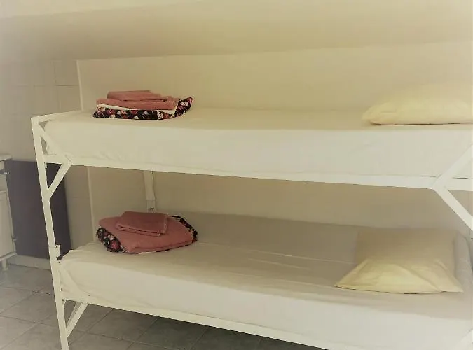 Vandrarhem Santorini & *